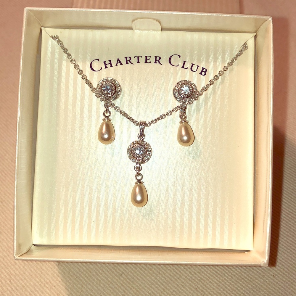 Necklace and earrings set